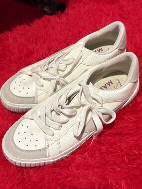 Blowfish Malibu White Casual Shoes – Women’s Size 9